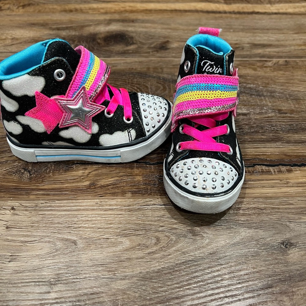 Skechers Girl's Twinkle Sparks-Shooting Star Brights Sneaker - size 7